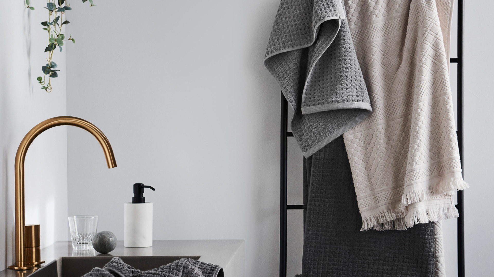 Towels Assorted _ Square_5163a3e5_f329_421f_ab6b_7e7456e93435.png